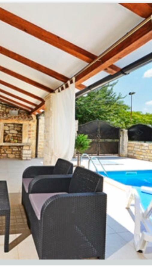 Lory Vila Sveti Lovreč Pazenatički Exterior foto