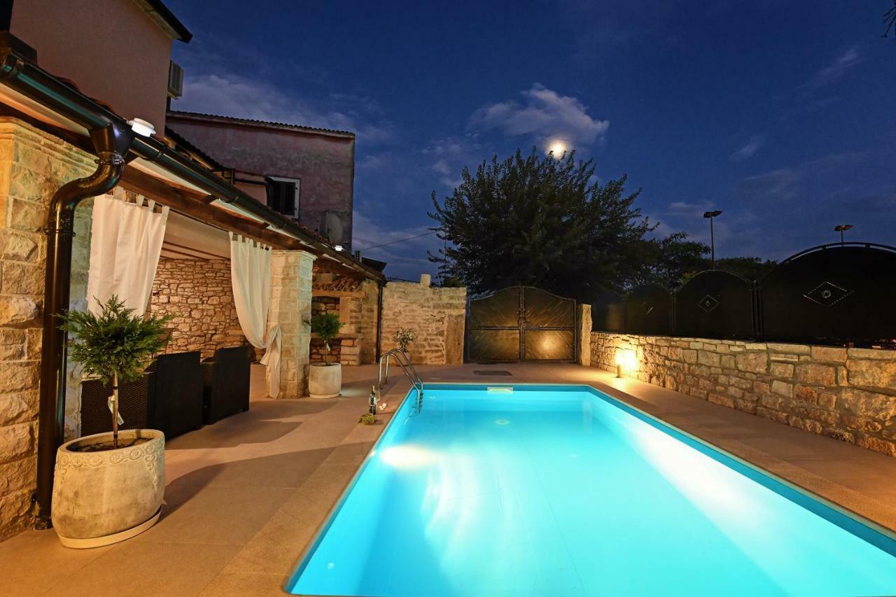 Lory Vila Sveti Lovreč Pazenatički Exterior foto
